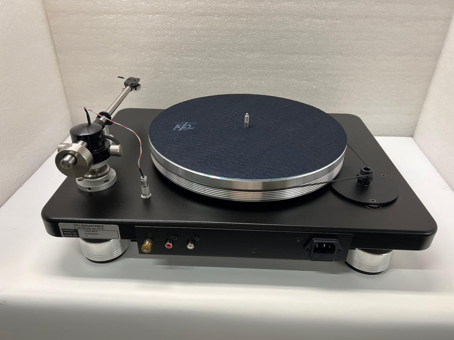 Cliffwood Plus Black (B-Stock)