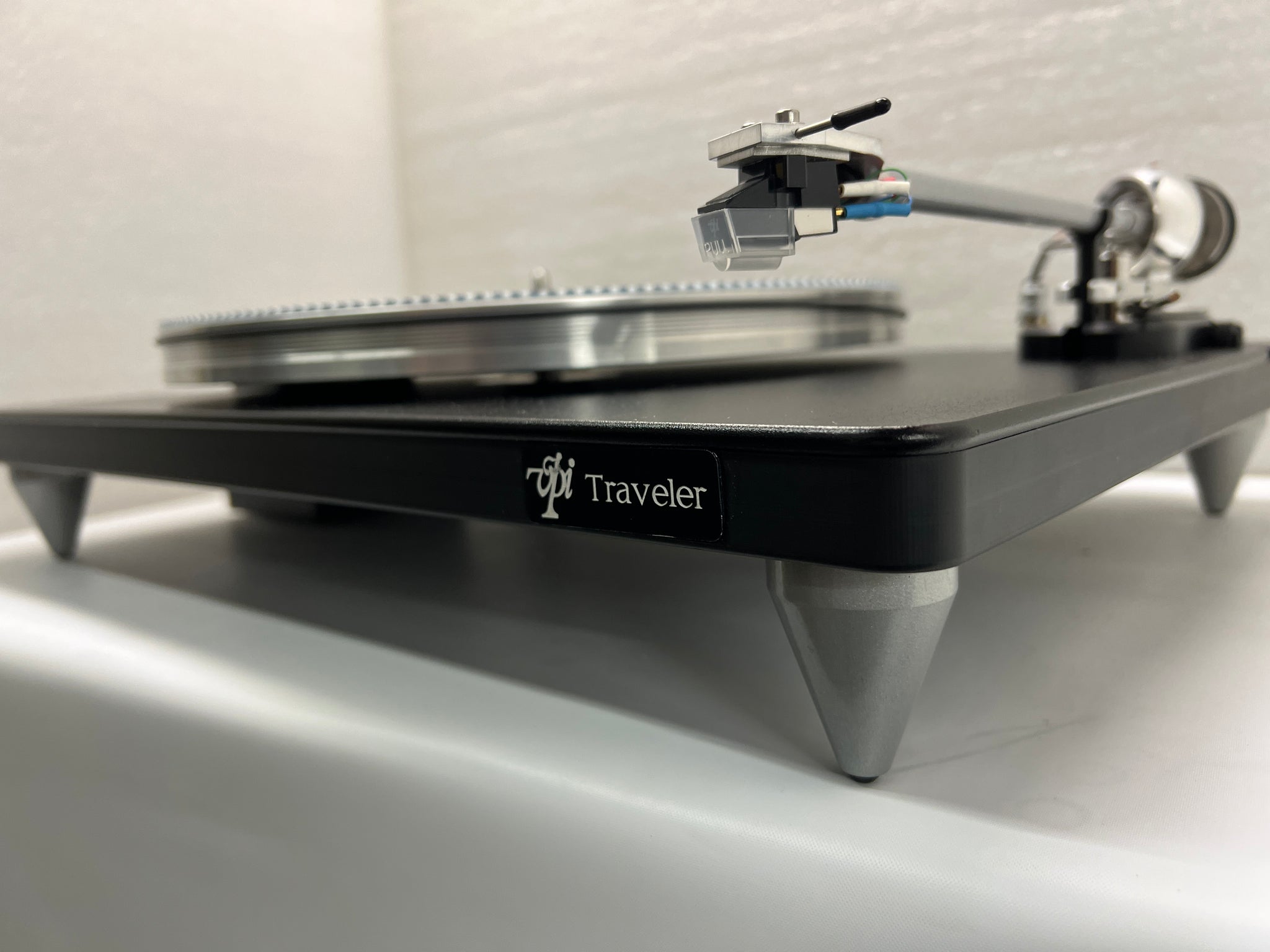 Traveler Black (BStock) VPI Industries